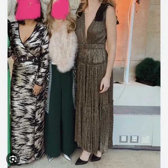 Gold Revolve Evening Dress - Picture 7 of 7